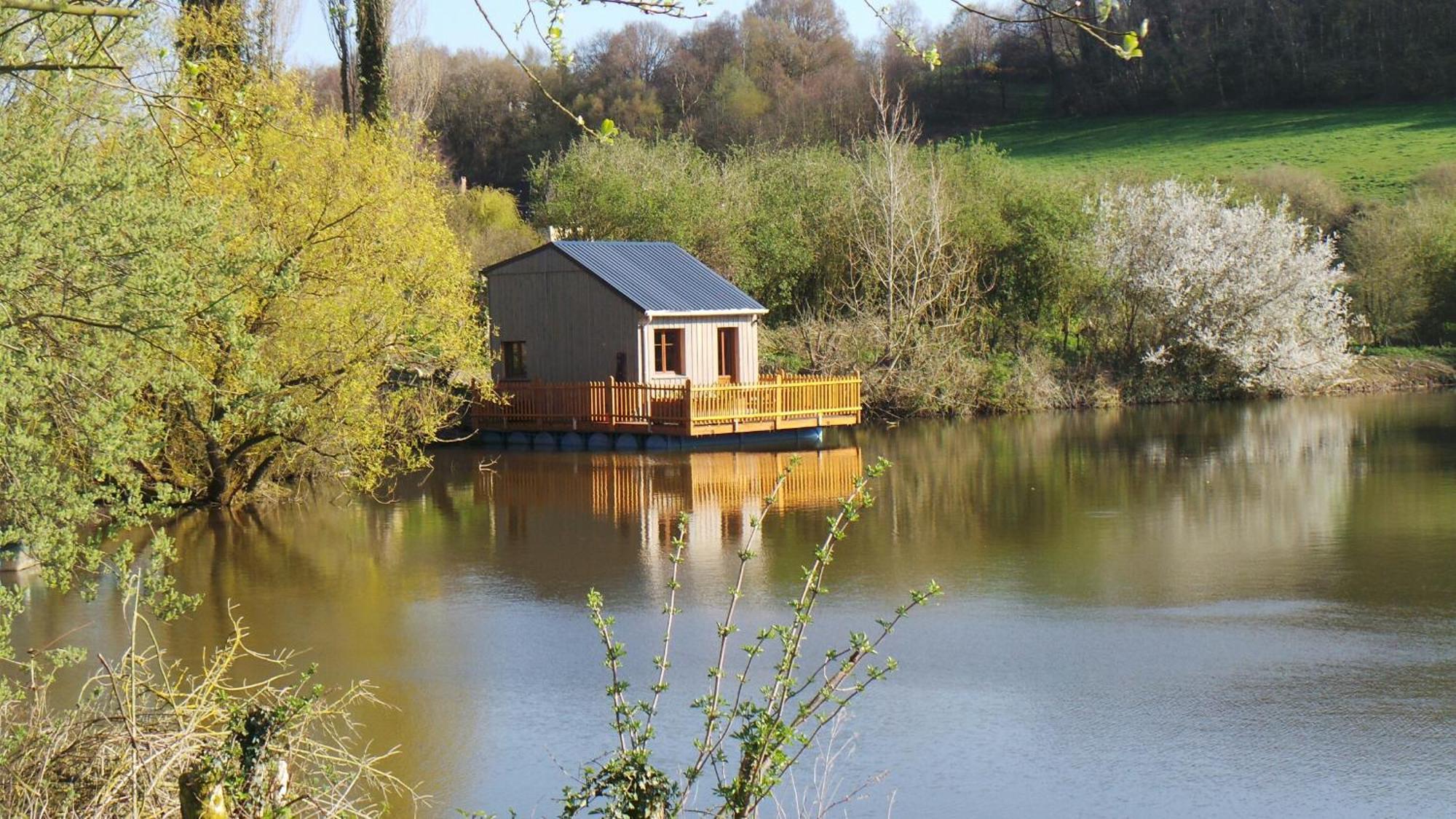 Cabanes Flottantes Et Gites Au Fil De L'Eau Colleville Экстерьер фото