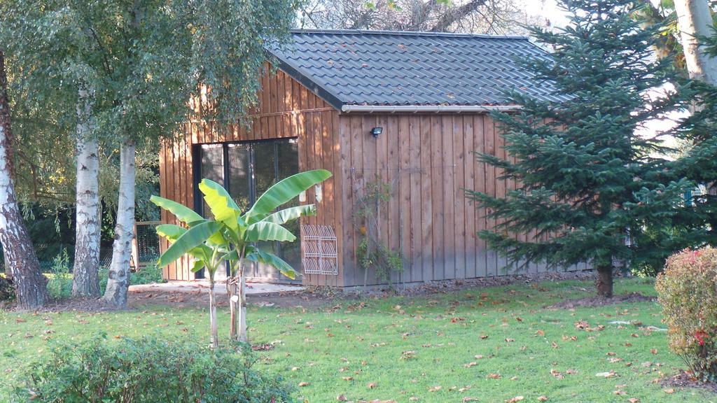 Cabanes Flottantes Et Gites Au Fil De L'Eau Colleville Экстерьер фото