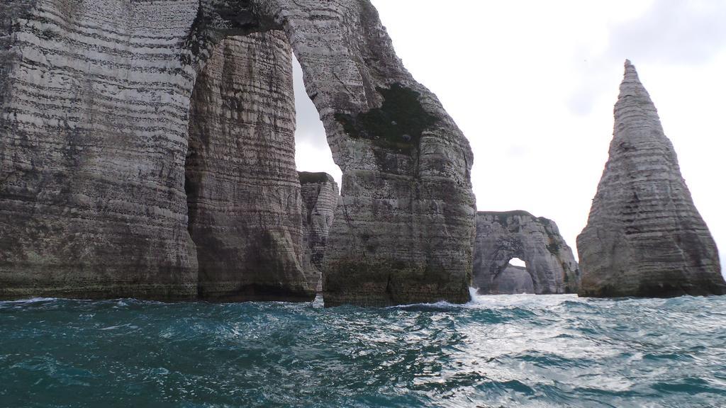 Cabanes Flottantes Et Gites Au Fil De L'Eau Colleville Экстерьер фото