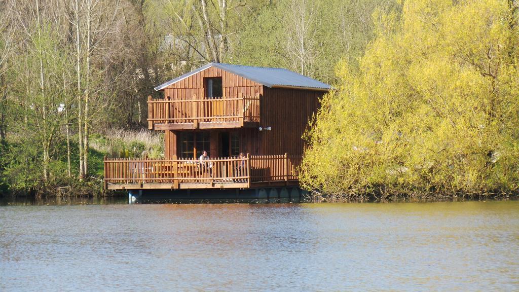 Cabanes Flottantes Et Gites Au Fil De L'Eau Colleville Экстерьер фото