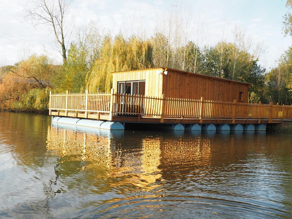 Cabanes Flottantes Et Gites Au Fil De L'Eau Colleville Экстерьер фото